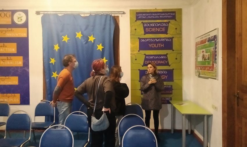 Rencontre avec le Research-Intellectual Club "Dialogue of Generations" à Kutaisi