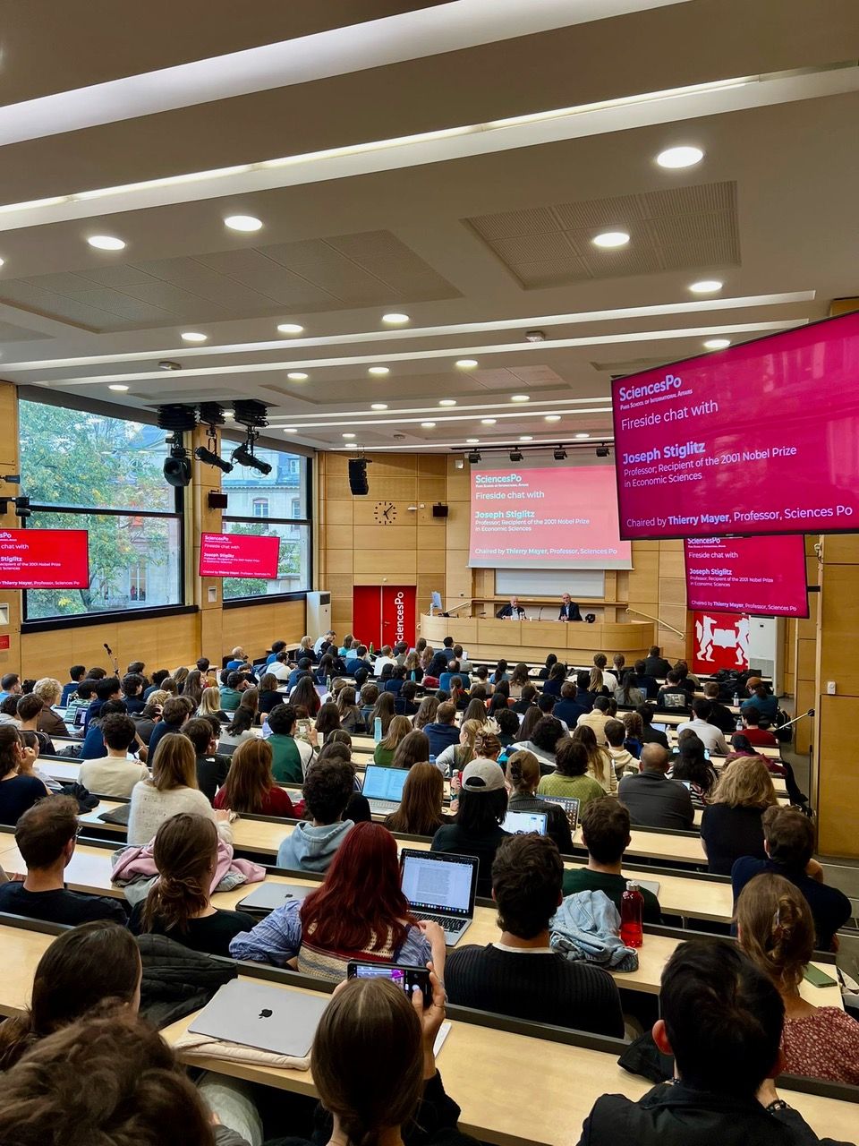 PSIA Students attending Prof Stiglitz conference