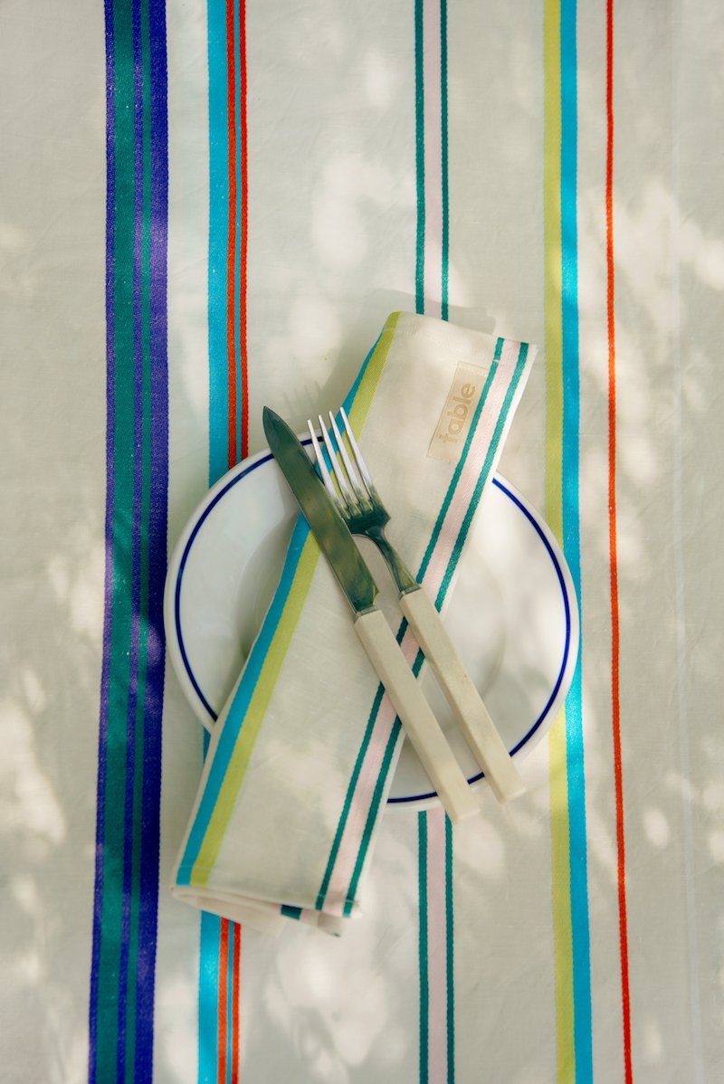 Avec Table, Alice Moireau a souhaité « créer une marque joyeuse et colorée faisant la part belle au savoir-faire artisanal ».