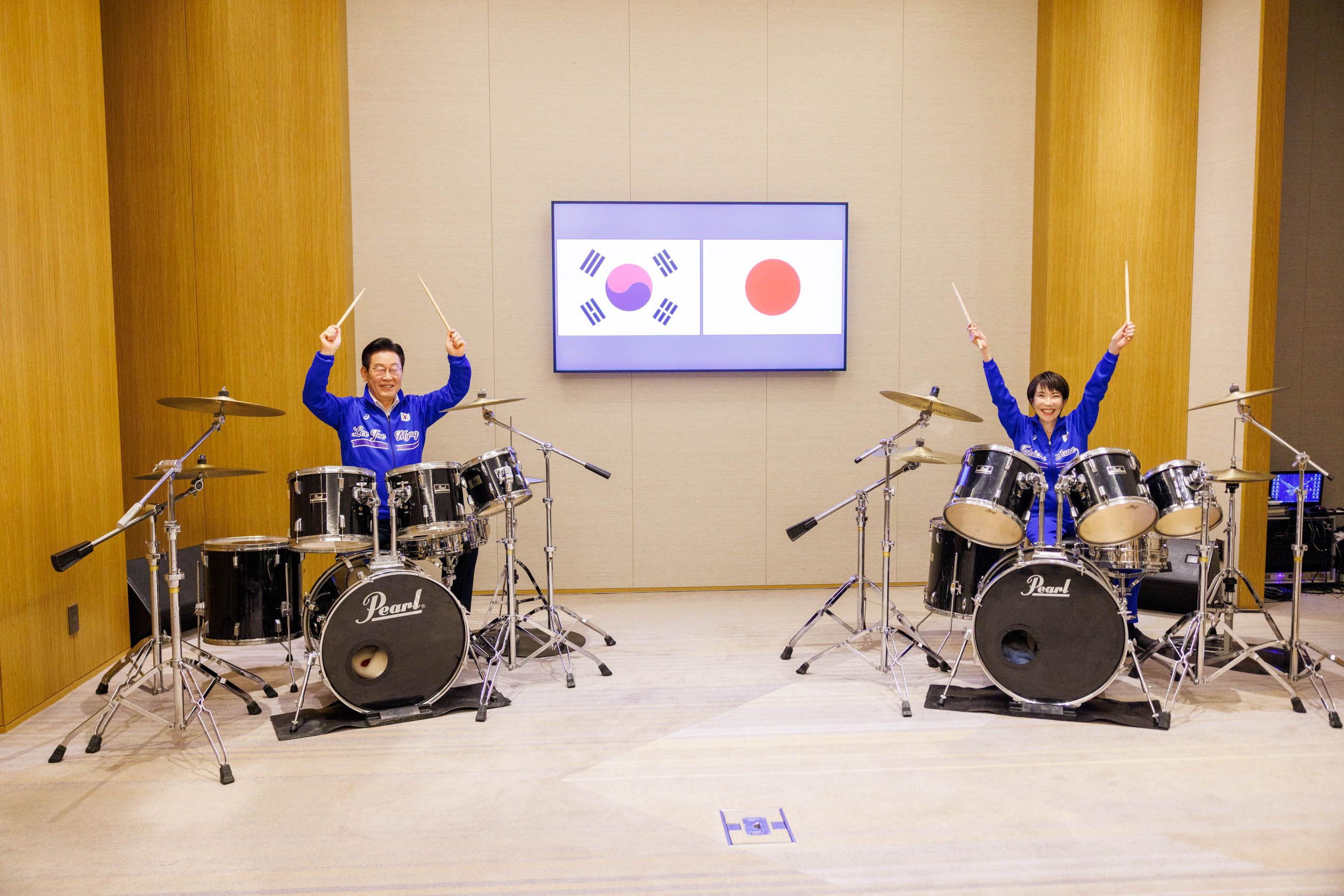 Sanae Takaichi drums with Lee Jae Myung in Nara 2026