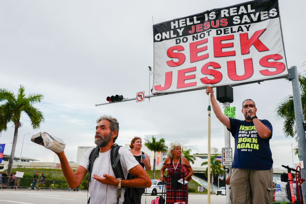 Miami, 26 juin 2019, rassemblement devant le lieu où se tenait le débat présidentiel démocrate