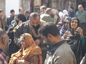 Pèlerins chiites devant la Grande mosquée de Damas, février 2008.