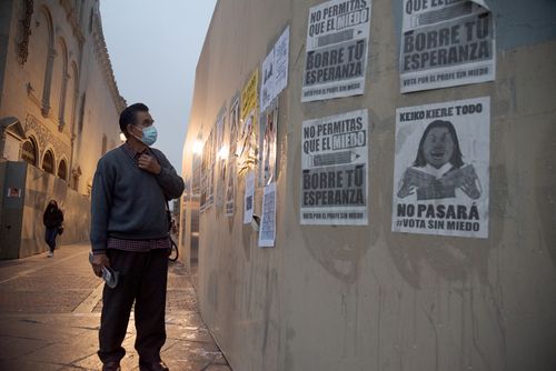 Péruviens protestant contre Keiko Fujimori (Juin 2020)