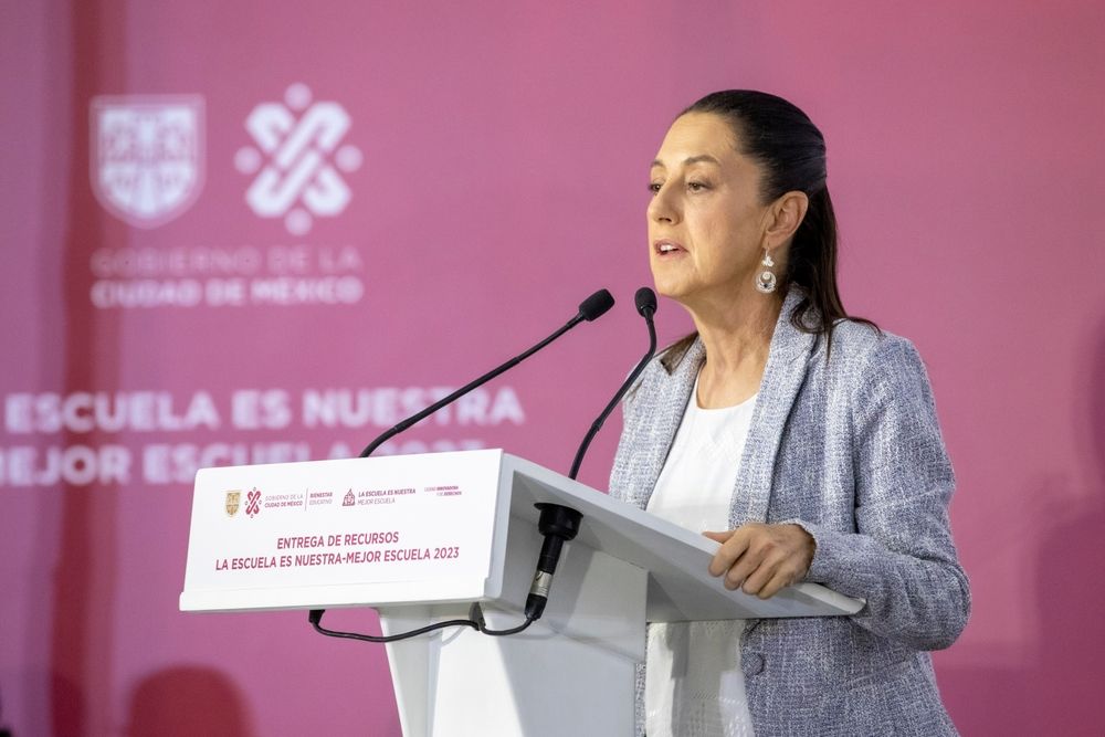 Claudia Sheinbaum, chef du gouvernement de Mexico, lors d'un événement gouvernemental où des fonds ont été accordés aux citoyens pour l'amélioration des installations scolaires, Mexico, 18 mai 2023.