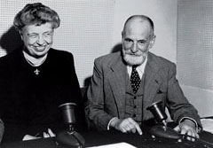 Eleanor Roosevelt et René Cassin lors d'un débat radiodiffusé