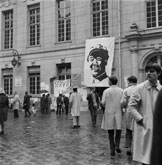 Grand portrait de Mao Zedong dans la cour de la Sorbonne le 22 mai 1968