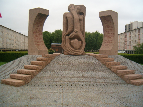 Monument dedicated to Drancy prisoners, by Shlomo Selinger: