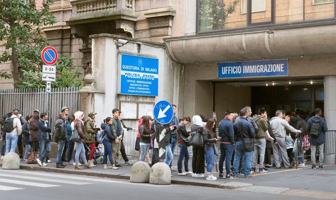 Bureau de l'immigration, Milan centre - Photo Alexandre Rotenberg / Shutterstock