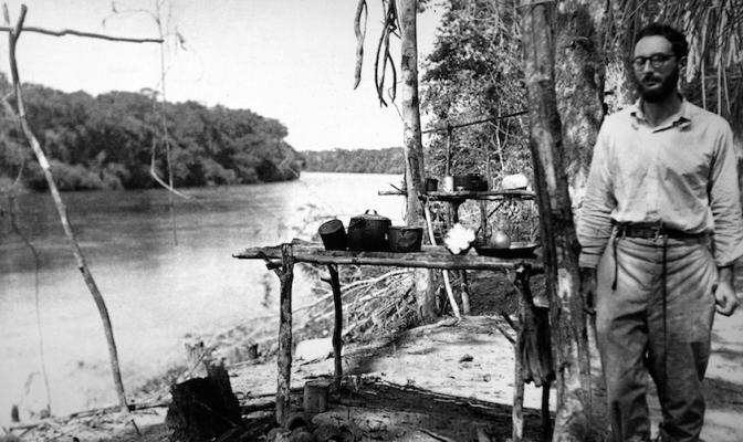 Claude Lévi-Strauss en 1938 en Amazonie  © Journal de la Société des Amériques