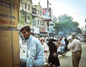 Portrait d'Altaf Hussain, le leader du MQM, dans le quartier colonial de Burns Road (2010). Crédits : Laurent Gayer