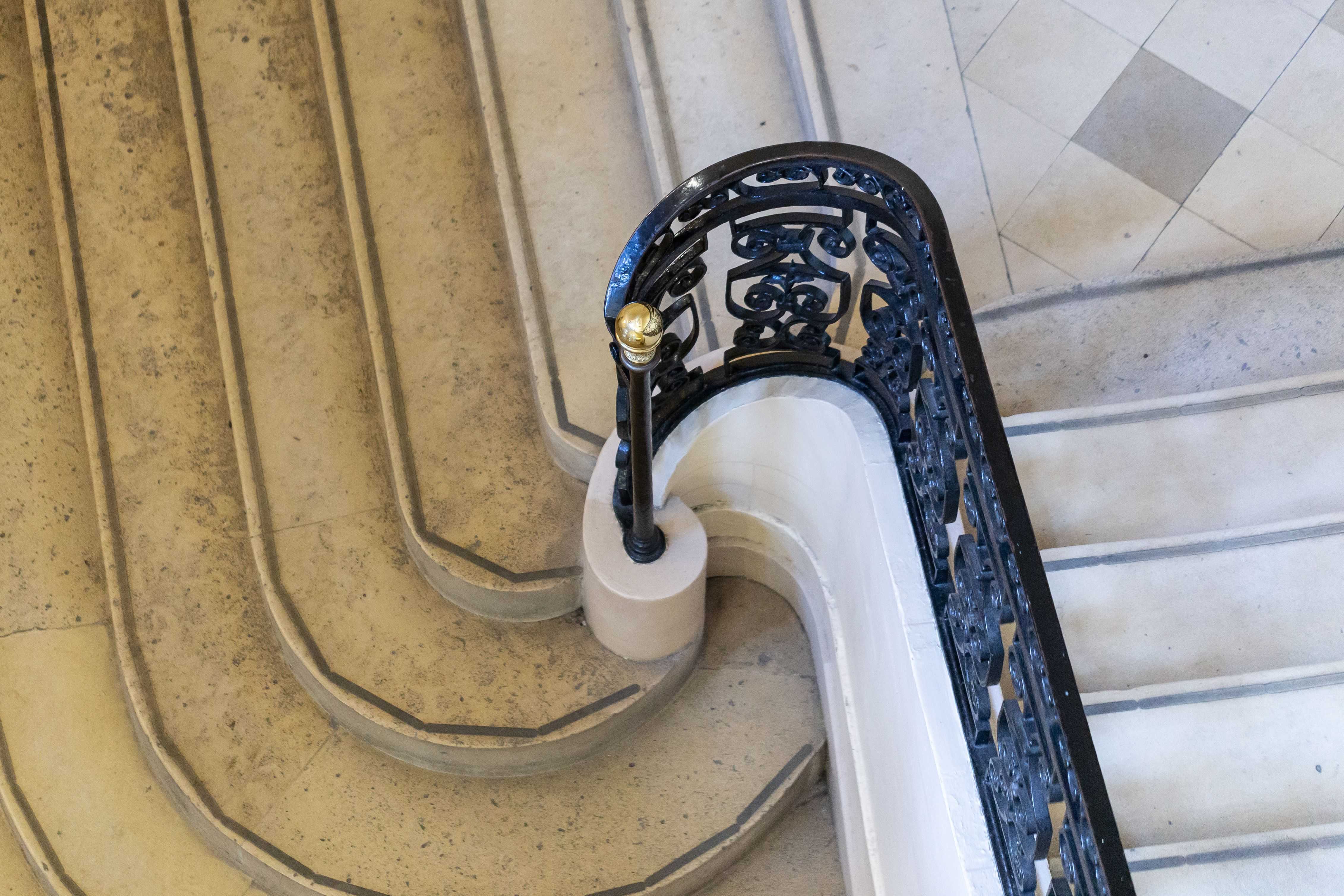 Campus-paris-diaporama-escalier-27-rue-st-guillaume