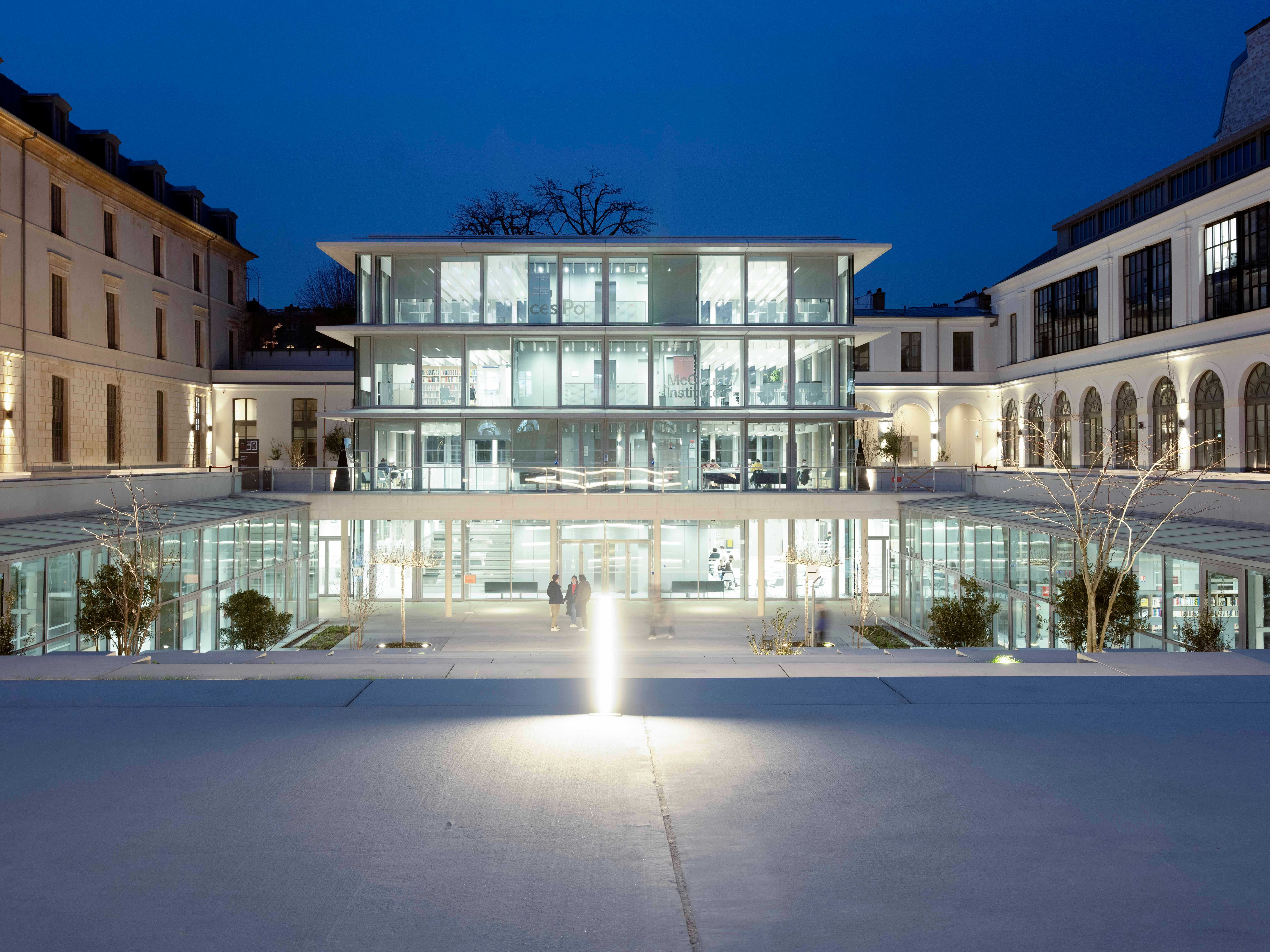 campus-paris-st-thomas-by-night-sciencespo.jpg
