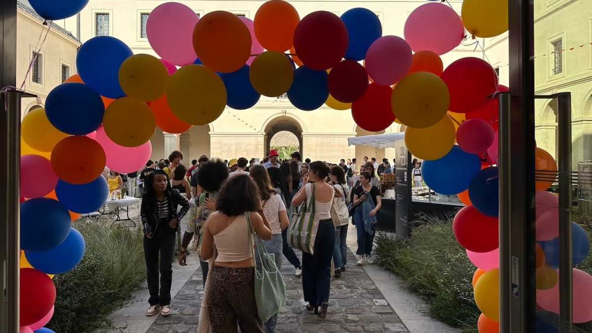 saint-thomas-BDE-quintessence-ballons-2024-sciencespo.jpg