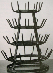 Marcel Duchamp,  Porte-bouteilles, réplique, vers 1921, collection Hopi Lebel.