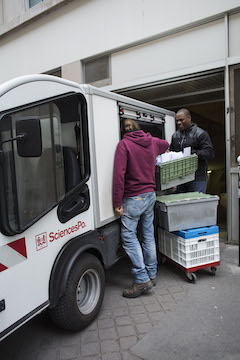 Chargement de documents dans la navette