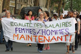 Banderole égalité des salaires femmes hommes, dans la manifestation du 1er mai 2011