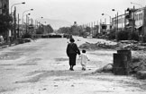 Afghanistan, Kaboul. Combattant. Après 15 ans de combats, 80% de la capitale est en ruine. 23/05/1994