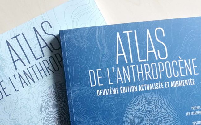 Couvertures des Atlas de l'Anthropocène 2019 et 2021. Photo : © Patrice Mitrano / Sciences Po