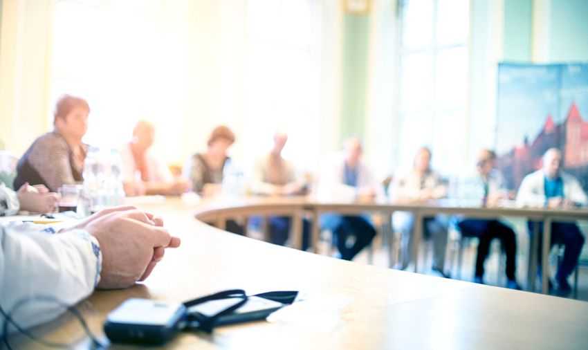 Participants to a meeting © Shutterstock/Dizfoto