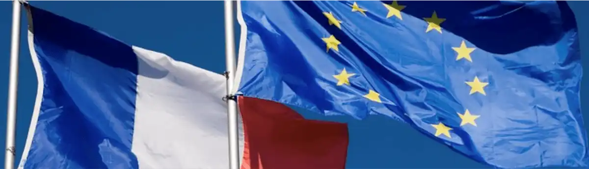 Drapeaux français et Union européenne