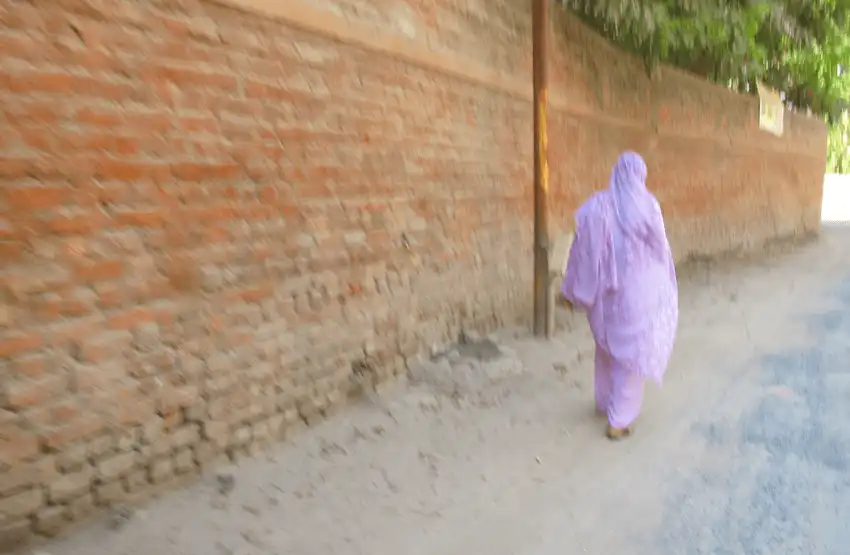 Wall separating Juhapura, the Muslim ghetto of Ahmenabad (Gujarat) from the Hindu area.