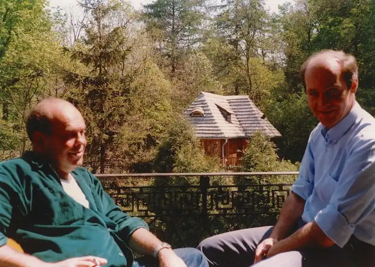 With Jacek Kuron, figure figure of the Polish opposition, founder in 1976, of the KOR (Workers' Defence Committee) (Poland, 1987)