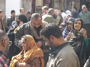 Pèlerins chiites devant la Grande mosquée de Damas, février 2008.