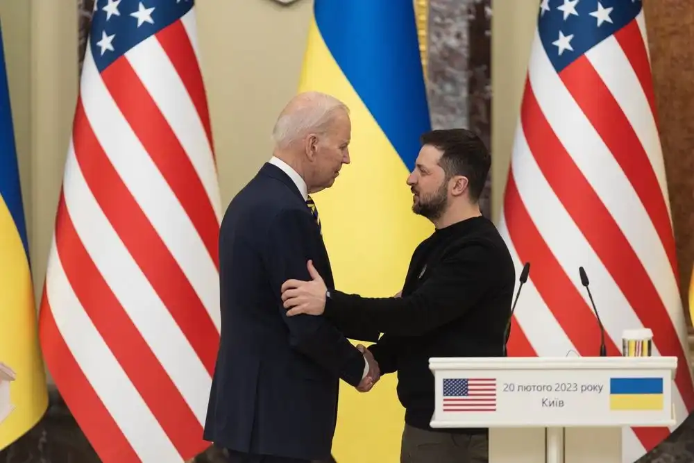 Kiev, 20 février 2023, le président américain Joe Biden et le président ukrainien Volodymyr Zelensky.