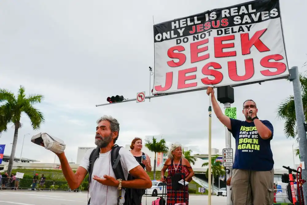 Miami, 26 juin 2019, rassemblement devant le lieu où se tenait le débat présidentiel démocrate