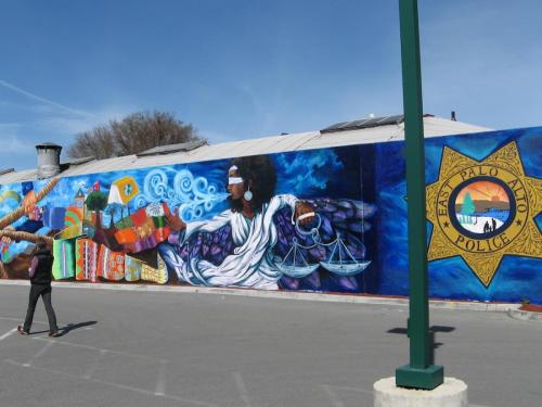 Peinture, face au poste de la police municipale de East Palo Alto. East Palo Alto, USA, 2006-2007.
