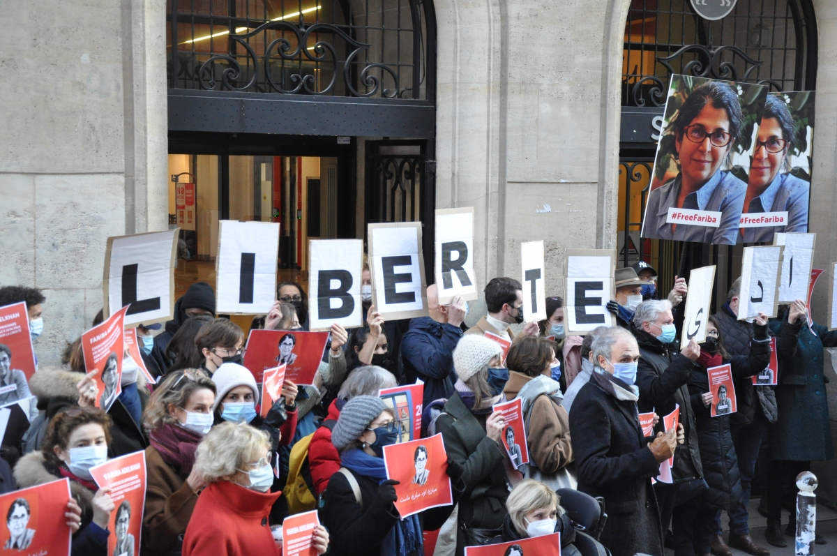 Gathering in front of Sciences Po for Fariba Adelkhah