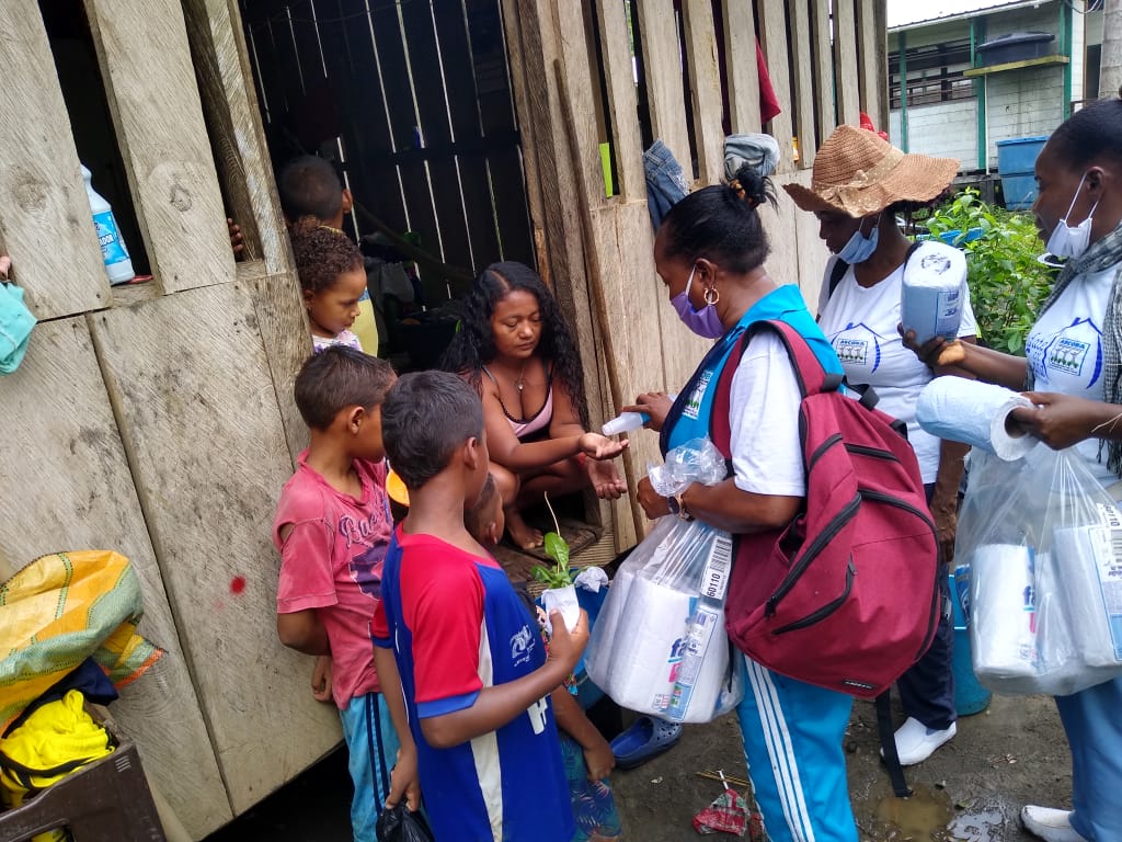 "Distribution de produits d'hygiène dans le Choco, Colombie, avril 2020. Photo : Ascoba.