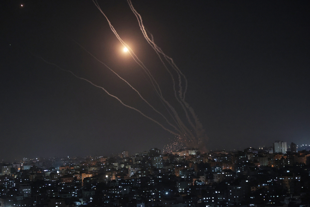 Une roquette est tirée de la bande de Gaza vers Israël, le 10 mai 2023