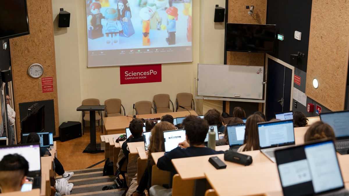 sciencespo-campus-dijon-amphi-000.jpg
