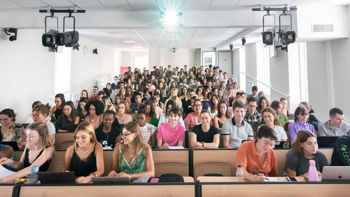 sciencespo-campus-poitiers-amphi-16-9-000.jpg
