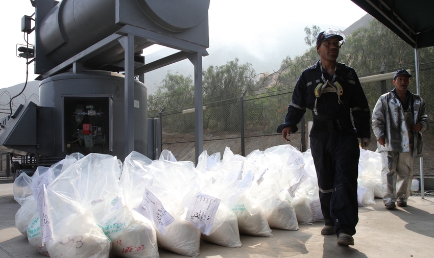 Peru - Seizure of drug or cocaine cargo in a truck- David Huamani Bedoya shutter