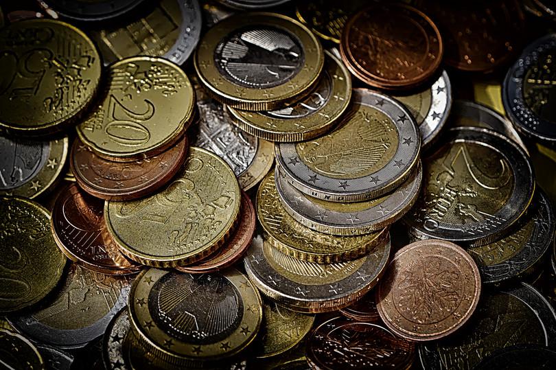 Image par Alexas_Fotos de [Pixabay](https://pixabay.com/fr/photos/pi%C3%A8ces-de-monnaie-argent-monnaie-3652814/).
