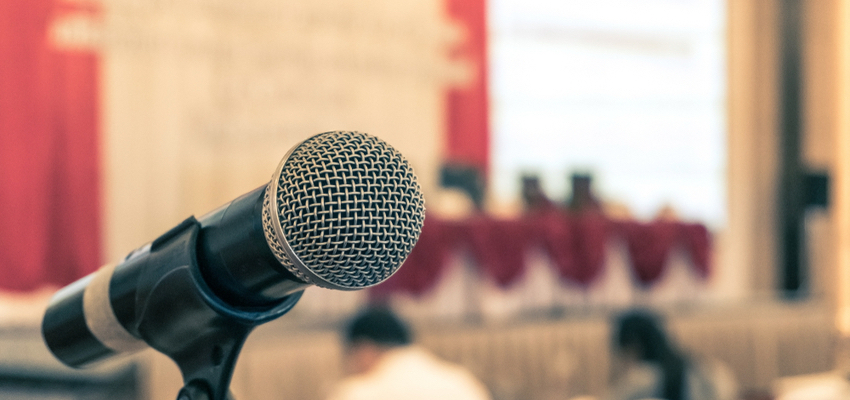 Microphone in a conference room @Chinnapong / Shutterstock