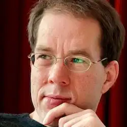Roland STRAUSZ