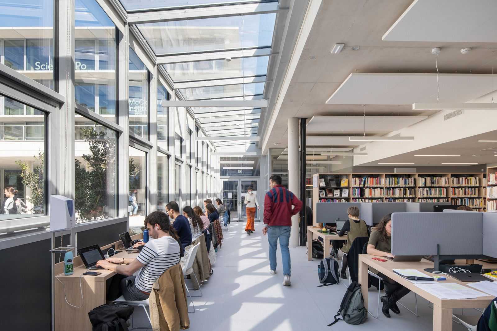 Vue de la bibliothèque du 1 Saint-Thomas