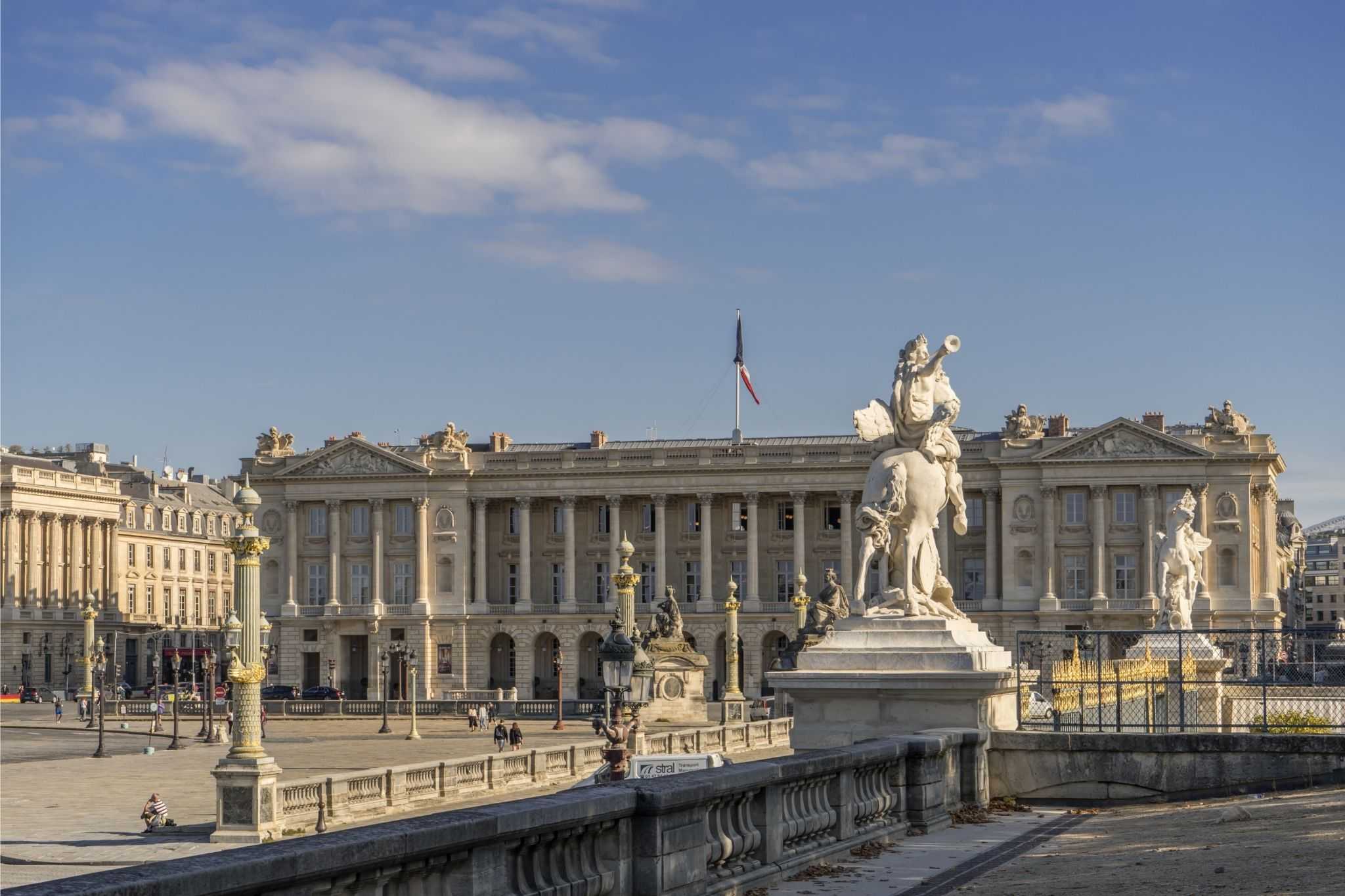 La place de la Concorde avec l'Hôtel de la Marine en toile de fond