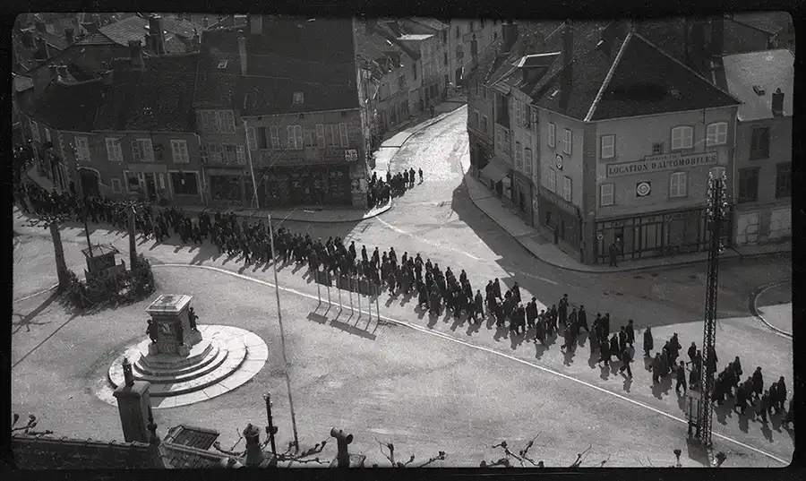 Poligny (Jura), 3 avril 1943 : cortège funéraire accompagnant le cercueil de Paul Koepfler,