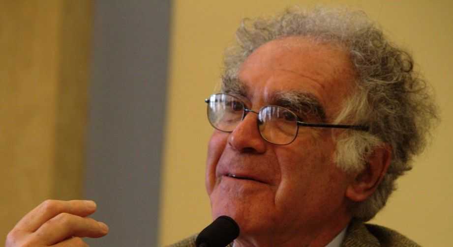 Carlo Ginzburg s'exprime lors d'une table ronde à l'université de Strasbourg le 5 mars 2013.