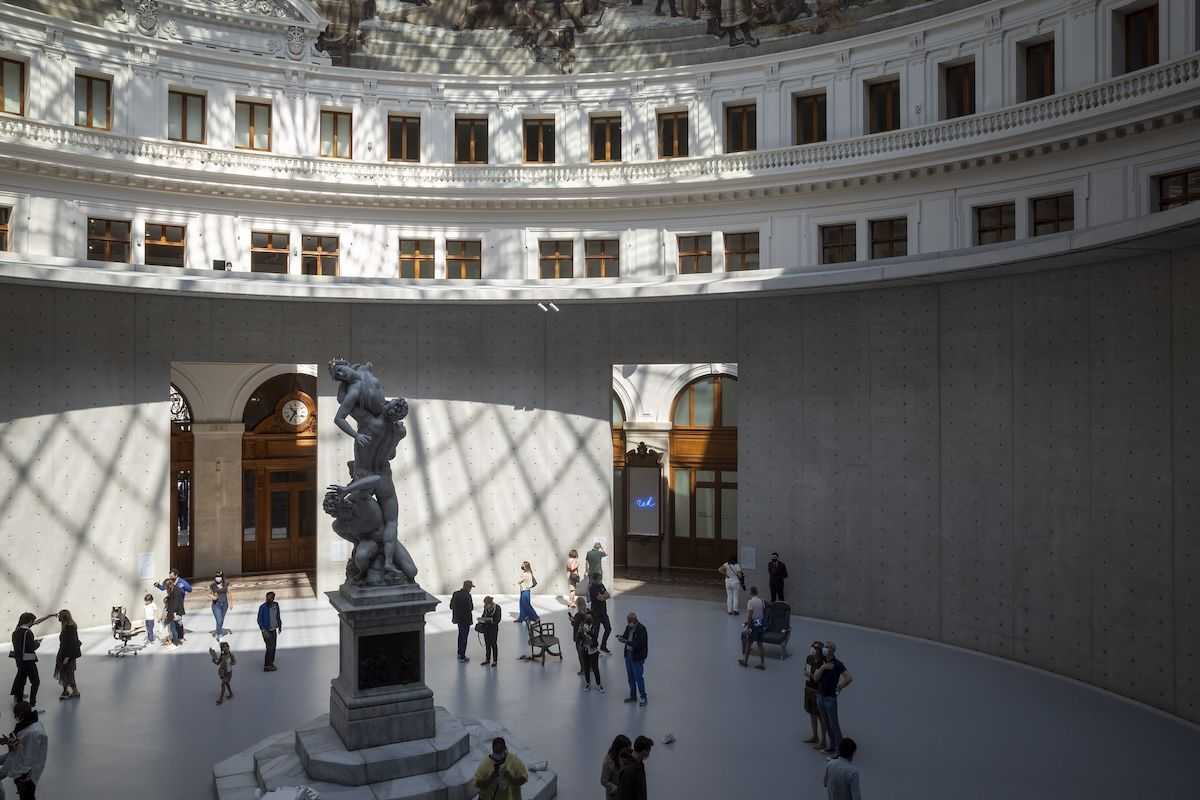 La Bourse de commerce, à Paris, le 30 mai 2021. Aujourd’hui transformée en musée d’art contemporain, elle exposait autrefois des matières premières et des produits manufacturés.