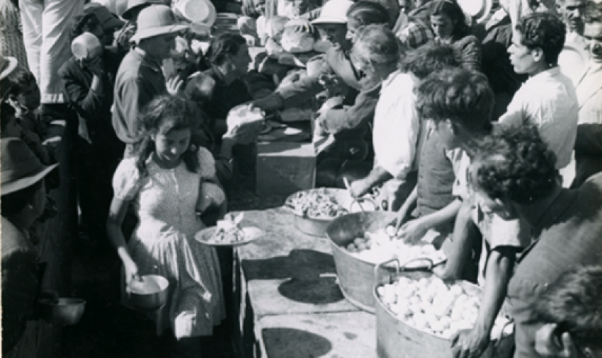 UNRRA Archives, 4996: «Middle East - Feeding Time at El Shatt, April 1946, Photo