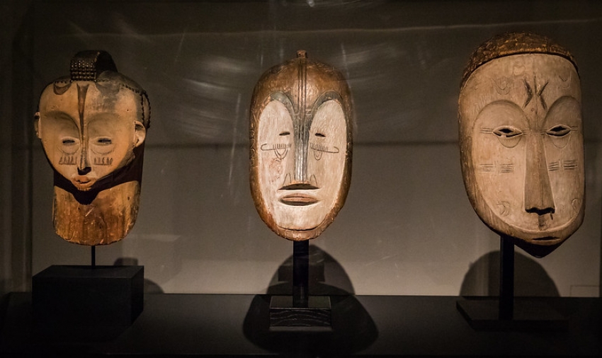 African masks and sculptures from Gabon. Source : Ninara (Flickr) CC BY-NC 2.0