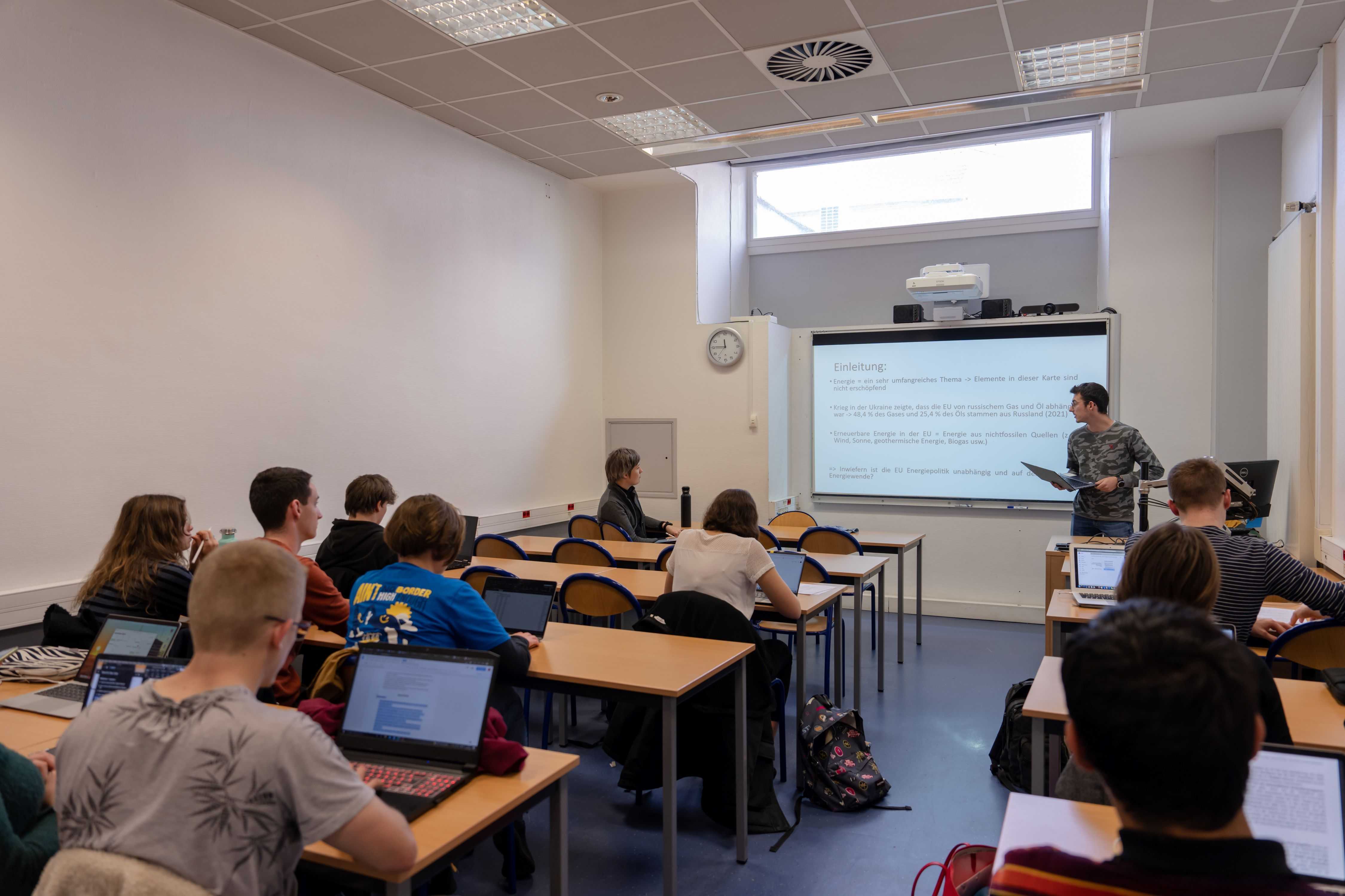 Enseigner la philosophie avec les arts