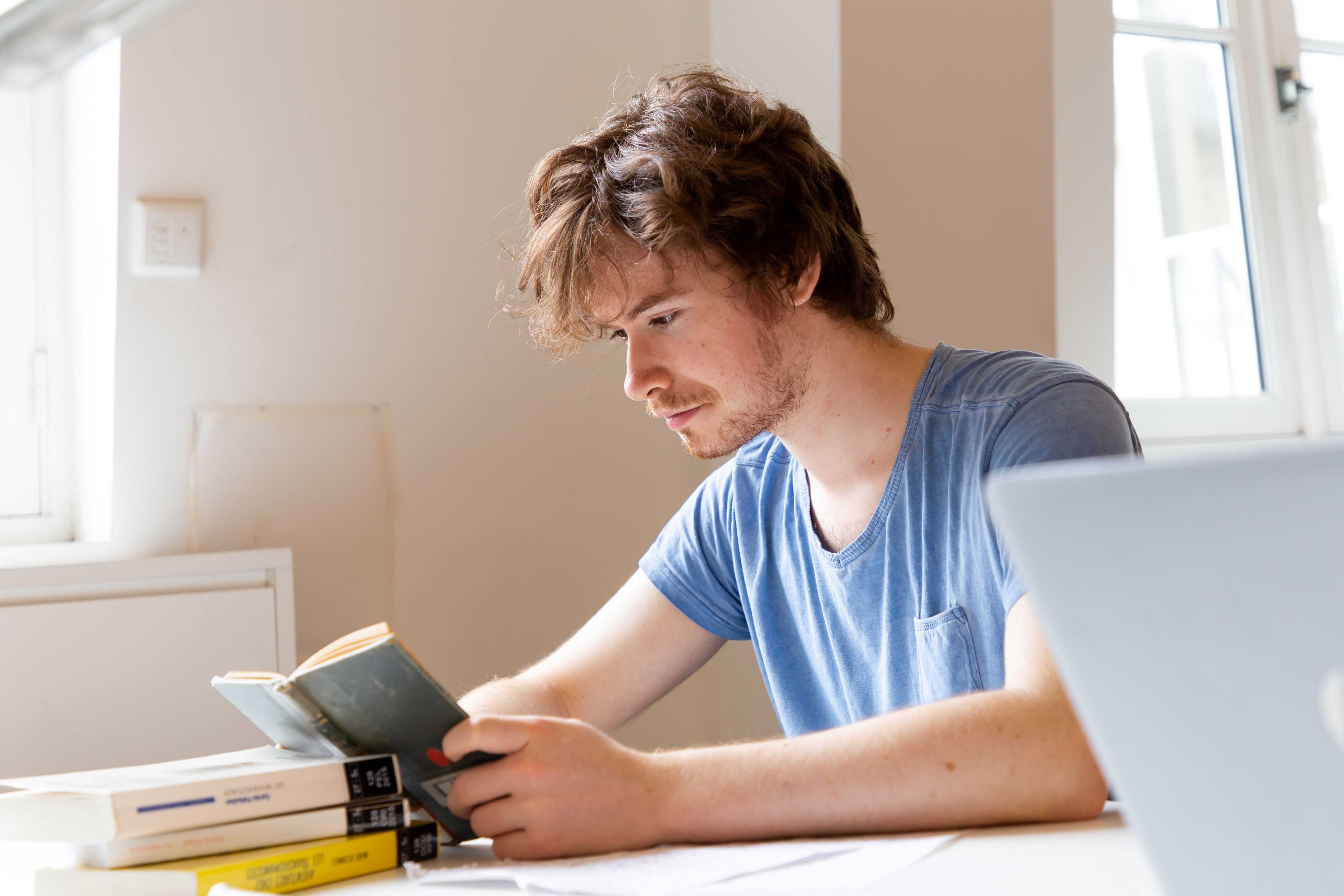 Donner vie aux enjeux politiques