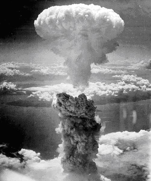 Nagasaki mushroom cloud. US National Archives