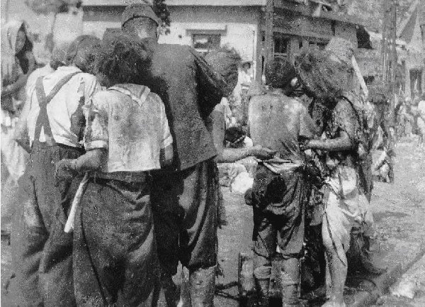 Atomic Bomb survivors at Miyuki Bridge, Hiroshima, two kilometers from Ground Zero. Aug. 6, 1945. Photo by Matsushige Yoshito. Under US censorship, Matsushige’s photos could not be published until 1952 following the end of the occupation.: